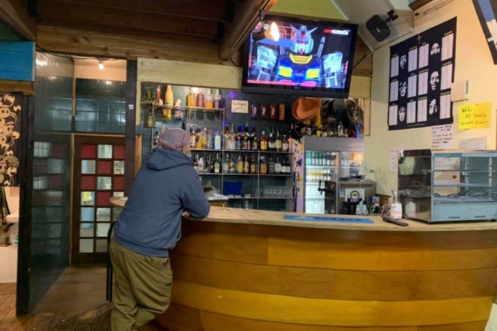 Tracks Bar 的店內空間